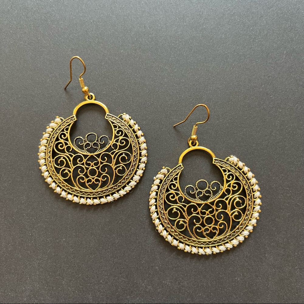 Indian traditional ethnic gold & white dangling earrings NWT Bollywood statement